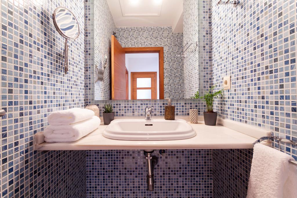 Luxury Rooftop - Space Maison Apartments Севилья Экстерьер фото