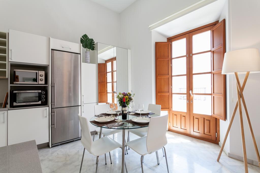 Luxury Rooftop - Space Maison Apartments Севилья Экстерьер фото